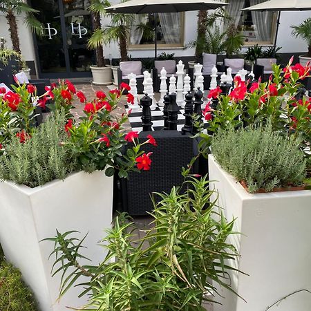 Hotel La Perla Riva del Garda Esterno foto
