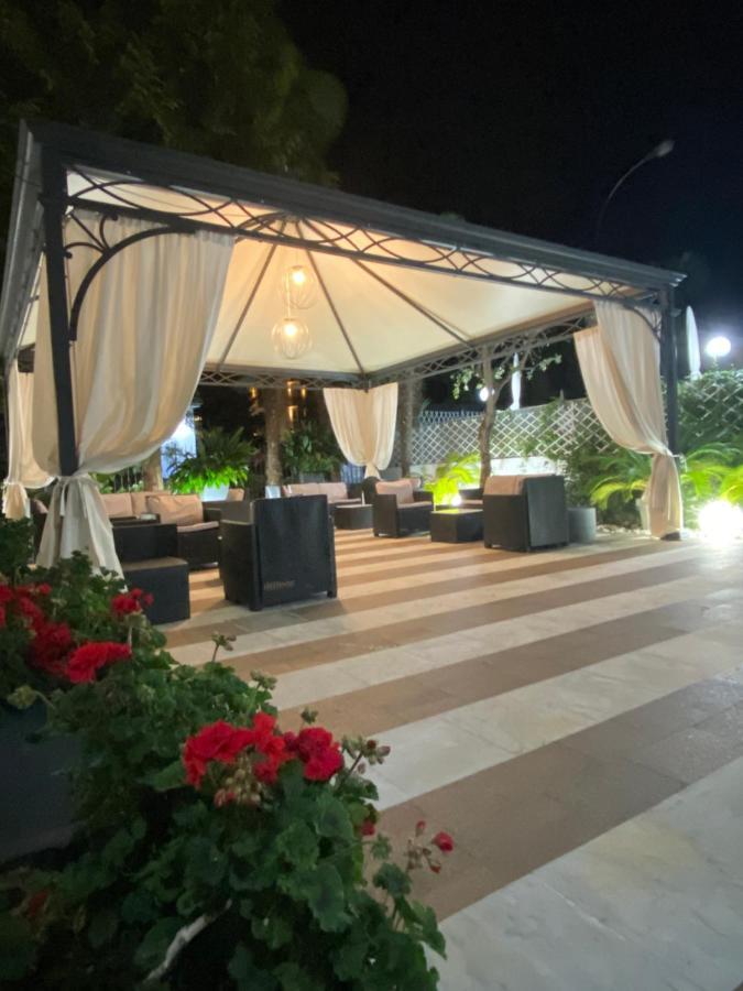 Hotel La Perla Riva del Garda Esterno foto