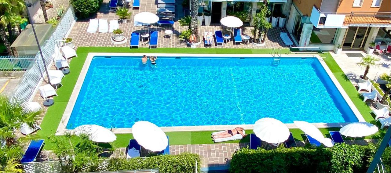 Hotel La Perla Riva del Garda Esterno foto