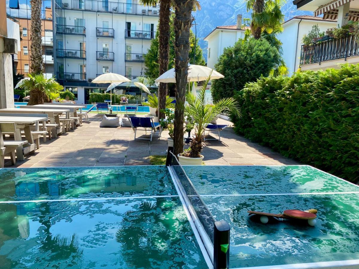 Hotel La Perla Riva del Garda Esterno foto
