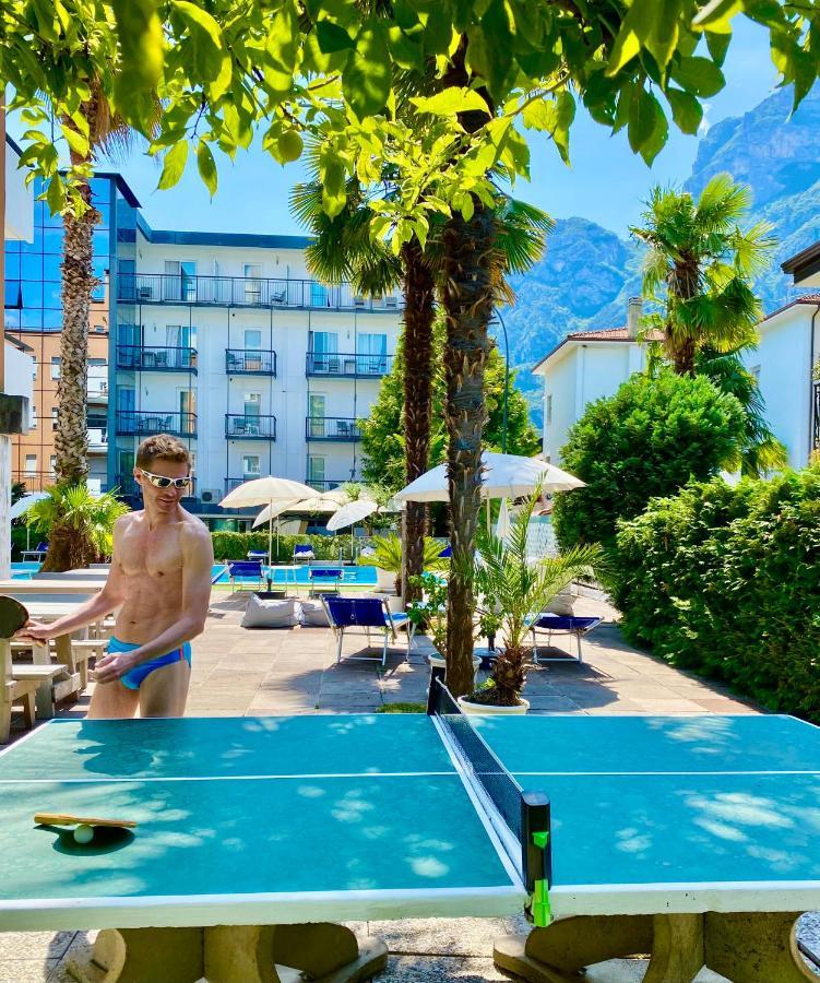 Hotel La Perla Riva del Garda Esterno foto
