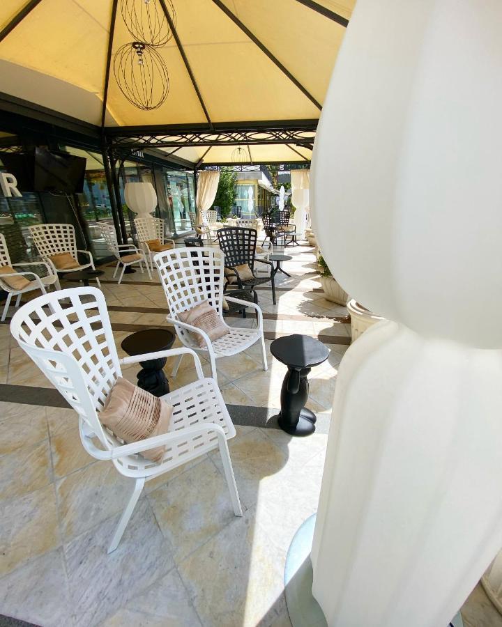 Hotel La Perla Riva del Garda Esterno foto
