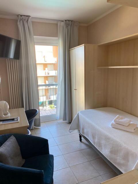 Hotel La Perla Riva del Garda Esterno foto
