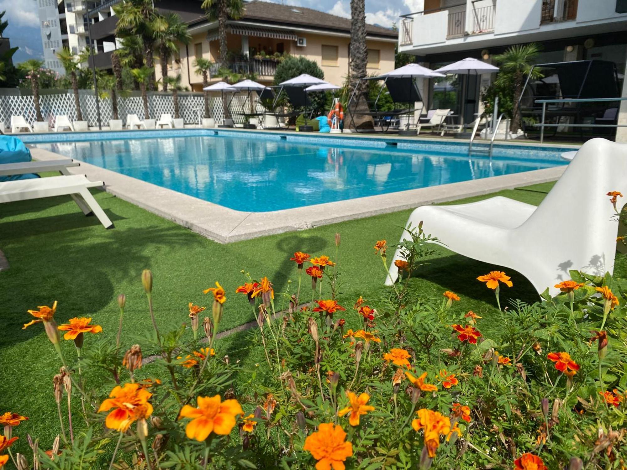 Hotel La Perla Riva del Garda Esterno foto