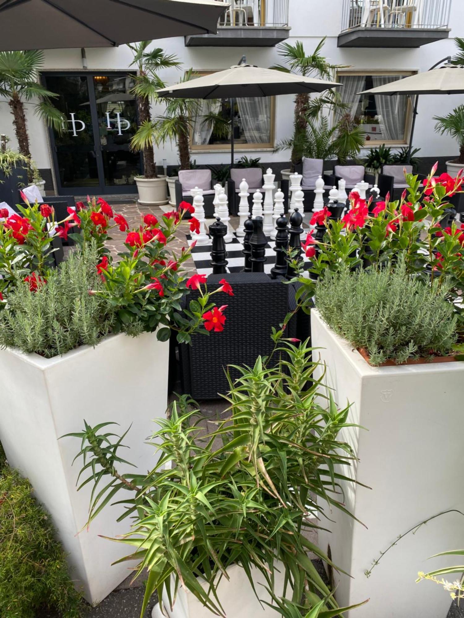 Hotel La Perla Riva del Garda Esterno foto