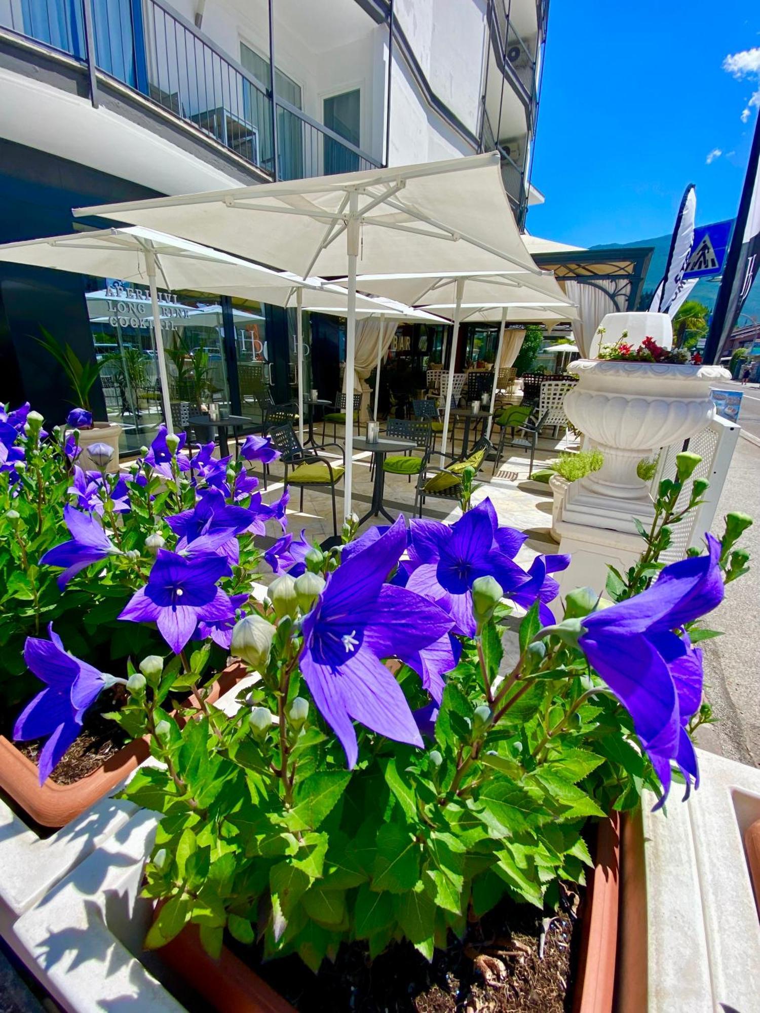 Hotel La Perla Riva del Garda Esterno foto