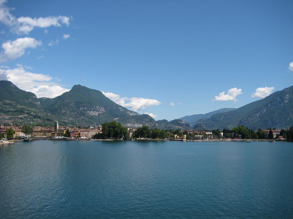 Hotel La Perla Riva del Garda Esterno foto