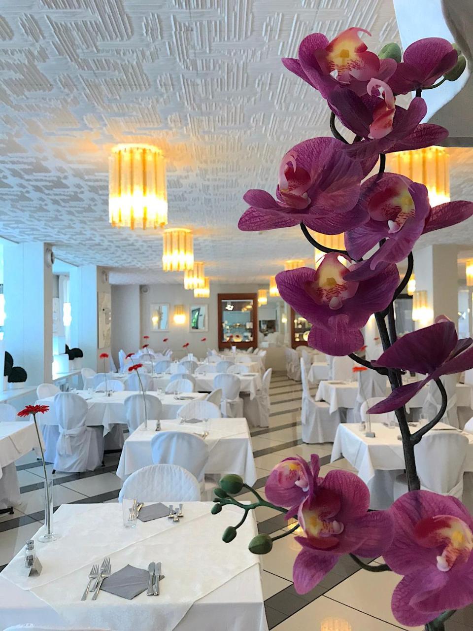 Hotel La Perla Riva del Garda Esterno foto