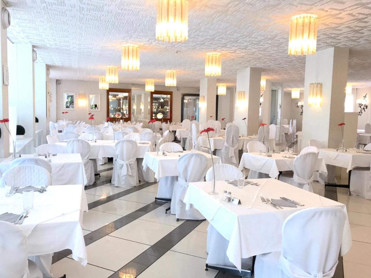 Hotel La Perla Riva del Garda Esterno foto